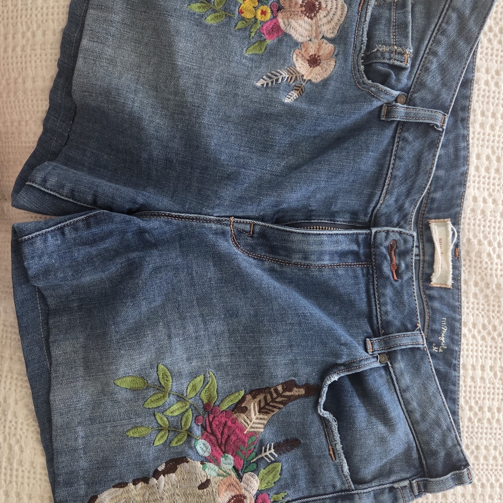 Wild At Heart Cowskull Embroidered Jeans Shorts Sundance Sz 32